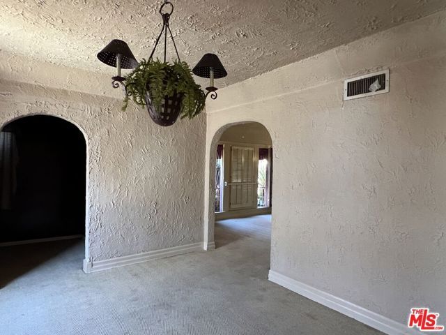 547 N Irving Boulevard, Los Angeles, CA 90004