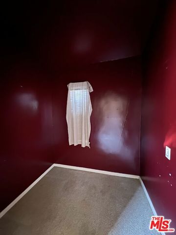 547 N Irving Boulevard, Los Angeles, CA 90004