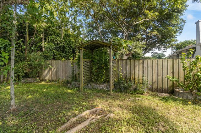 710 S Pine Street, Lake Worth Beach, FL 33460