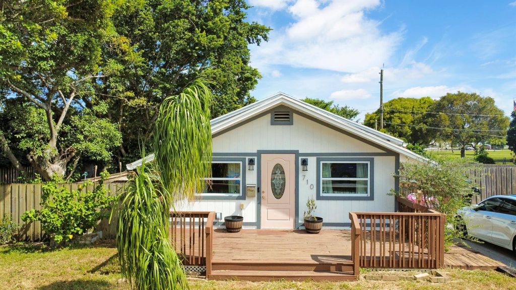 710 S Pine Street, Lake Worth Beach, FL 33460