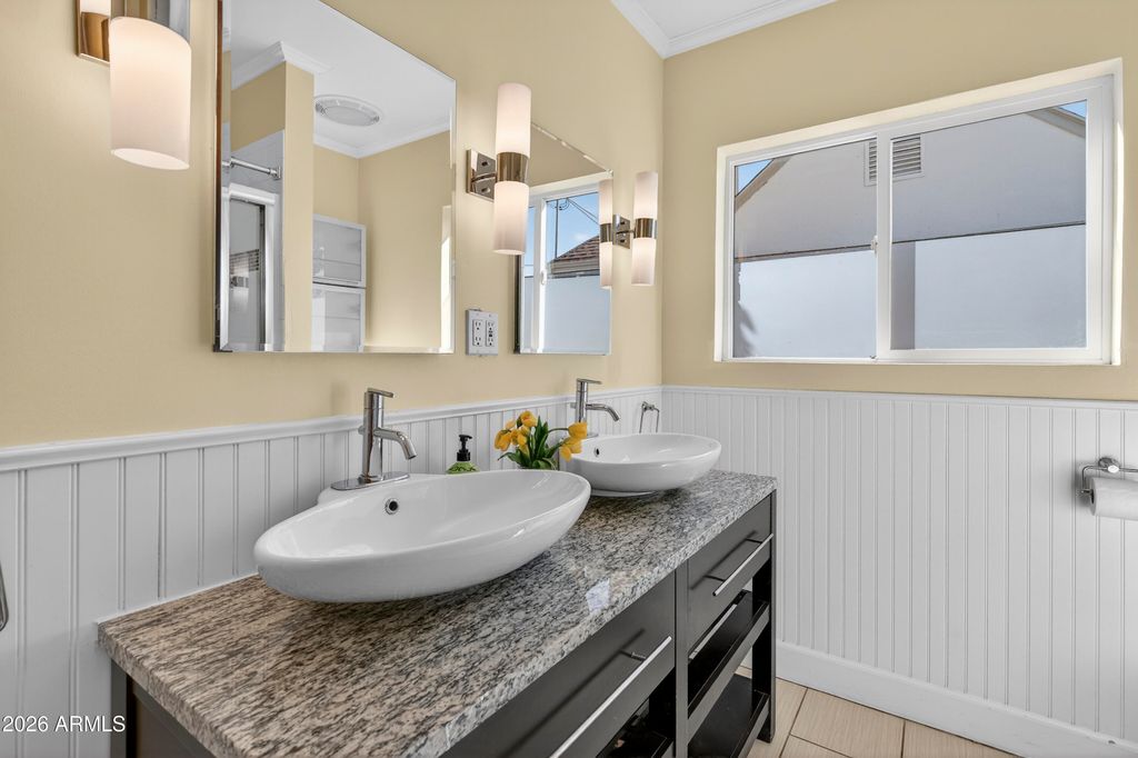 1526 W WILSHIRE Drive, Phoenix, AZ 85007 — photo 5