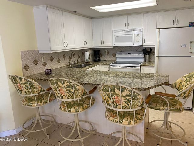 3023 S Atlantic Ave Apt 203, Daytona Beach, FL 32118