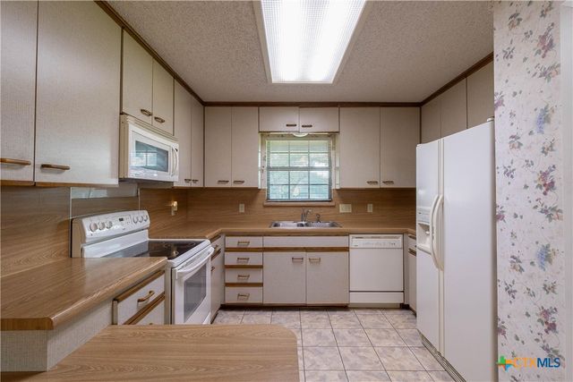 3065 Summit Drive, Belton, TX 76513