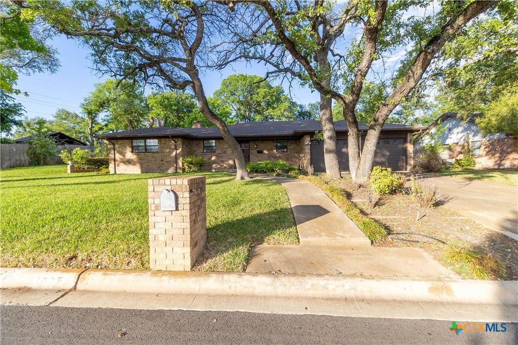 Image 2 of property listing at 3065 Summit Drive, Belton, TX 76513