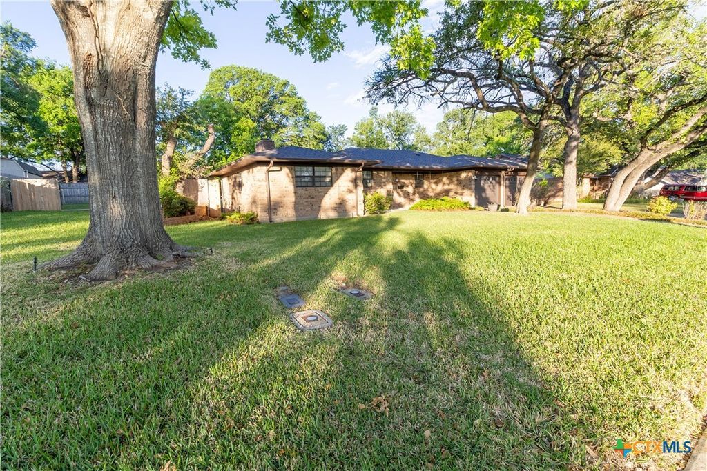 Image 5 of property listing at 3065 Summit Drive, Belton, TX 76513