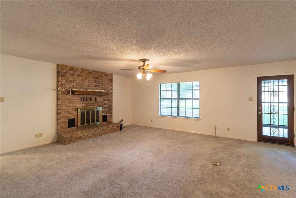 Image 7 of property listing at 3065 Summit Drive, Belton, TX 76513