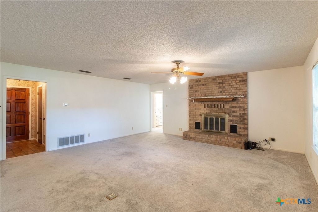 Image 8 of property listing at 3065 Summit Drive, Belton, TX 76513