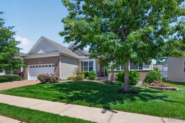607 Falconcrest Drive, Lake St Louis, MO 63367