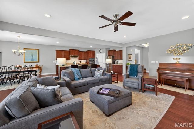 607 Falconcrest Drive, Lake St Louis, MO 63367