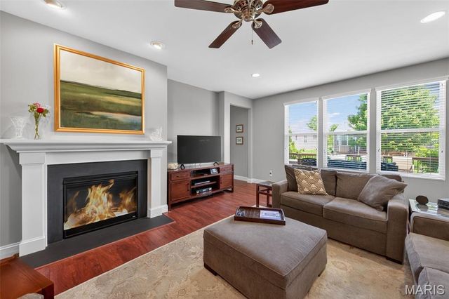 607 Falconcrest Drive, Lake St Louis, MO 63367