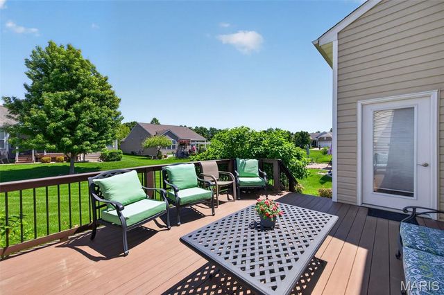 607 Falconcrest Drive, Lake St Louis, MO 63367