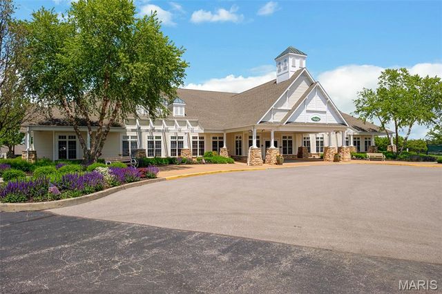 607 Falconcrest Drive, Lake St Louis, MO 63367