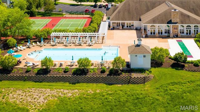 607 Falconcrest Drive, Lake St Louis, MO 63367