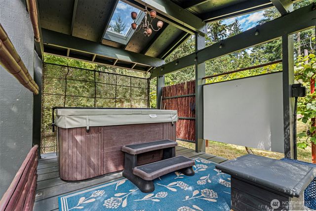 825 Jewil Drive, Fox Island, WA 98333