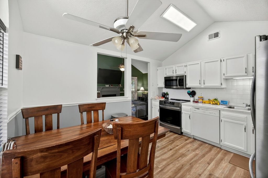 Image 11 of property listing at 2358 Park Stone Drive, Charleston, SC 29414