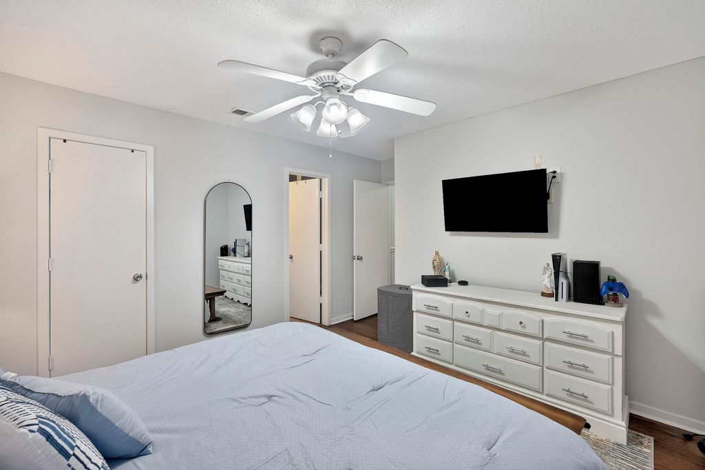 Image 17 of property listing at 2358 Park Stone Drive, Charleston, SC 29414