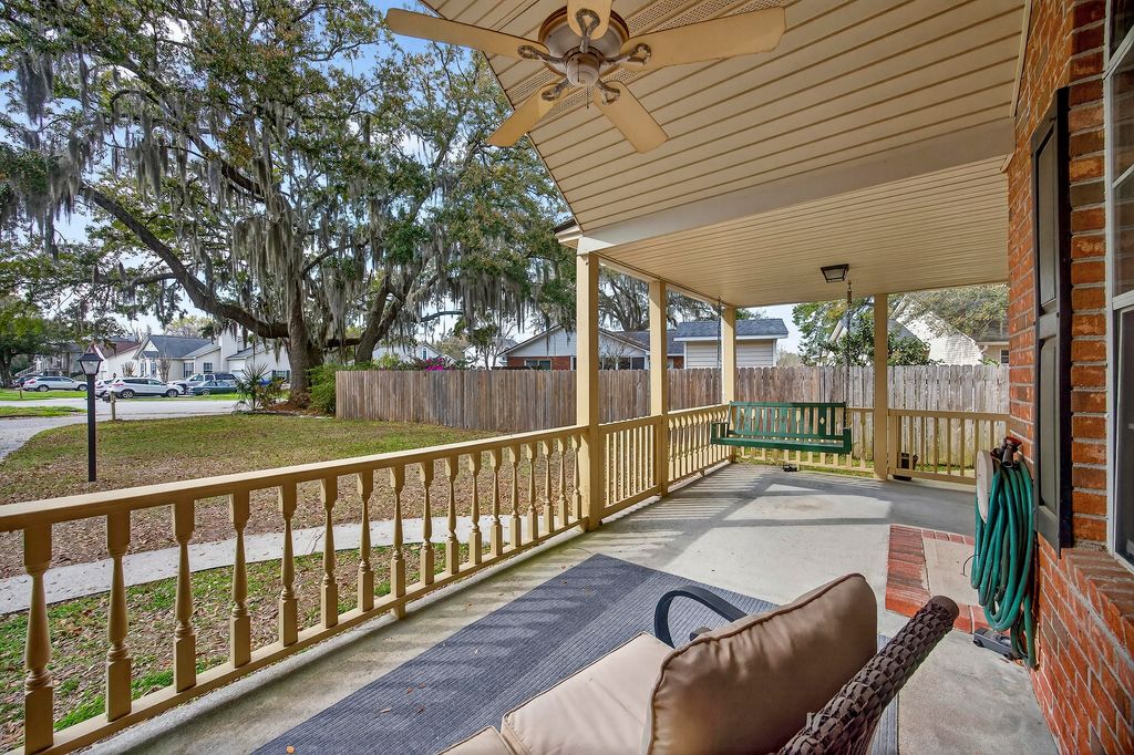 Image 3 of property listing at 2358 Park Stone Drive, Charleston, SC 29414