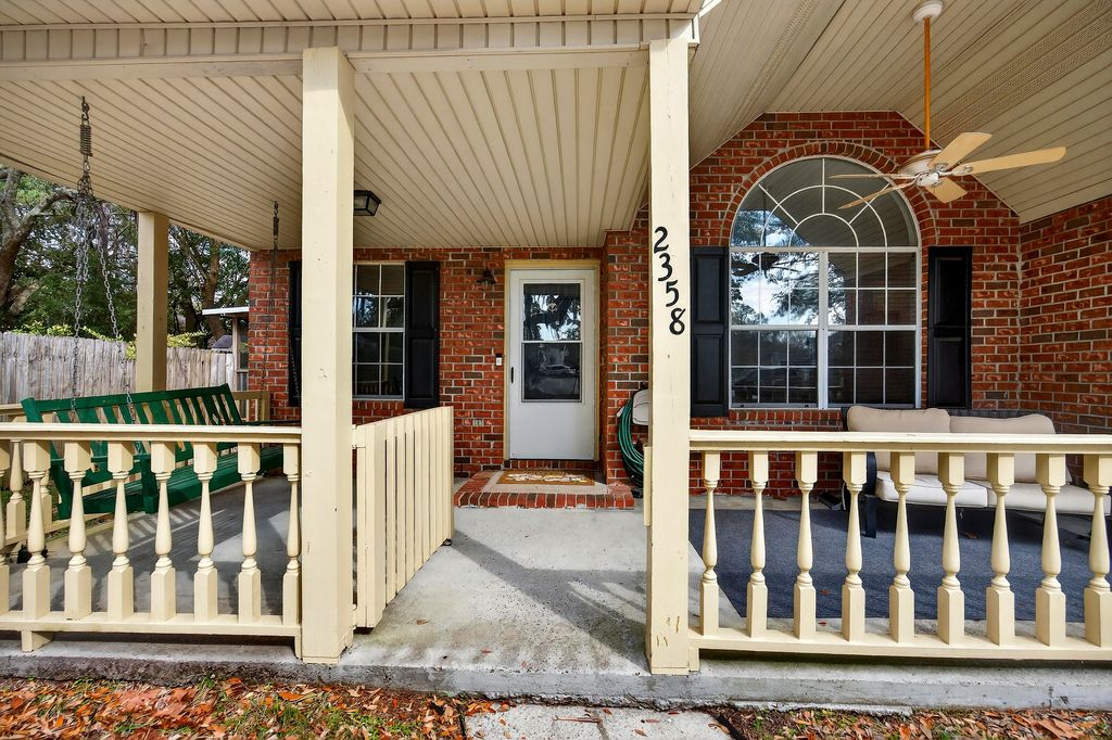 Image 4 of property listing at 2358 Park Stone Drive, Charleston, SC 29414