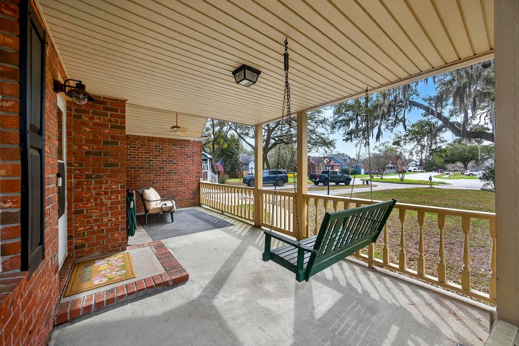 Image 5 of property listing at 2358 Park Stone Drive, Charleston, SC 29414