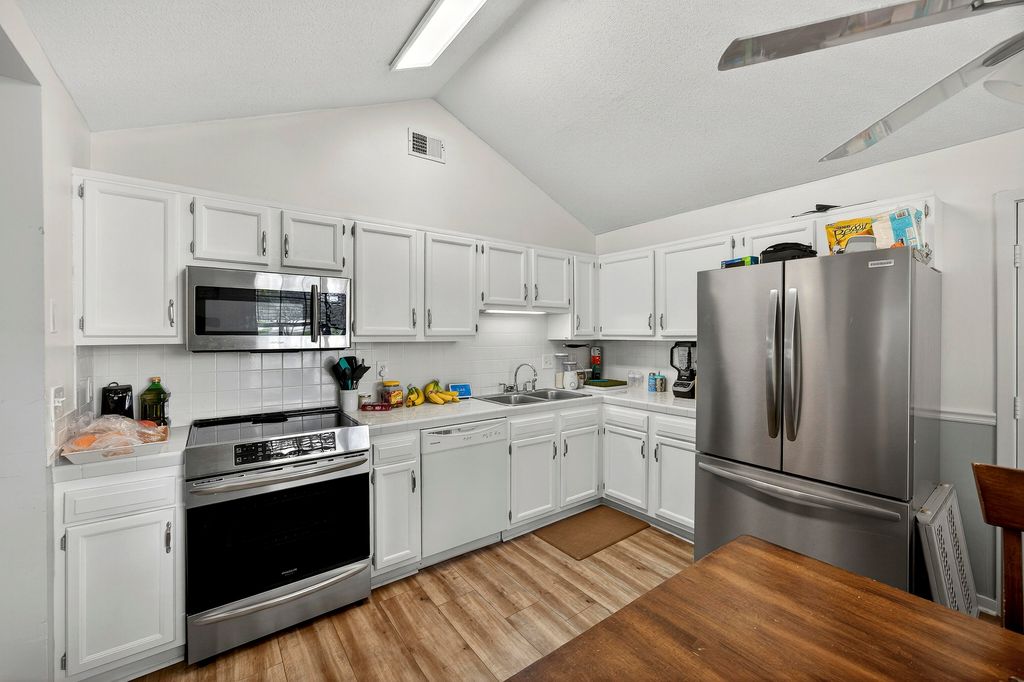 Image 8 of property listing at 2358 Park Stone Drive, Charleston, SC 29414