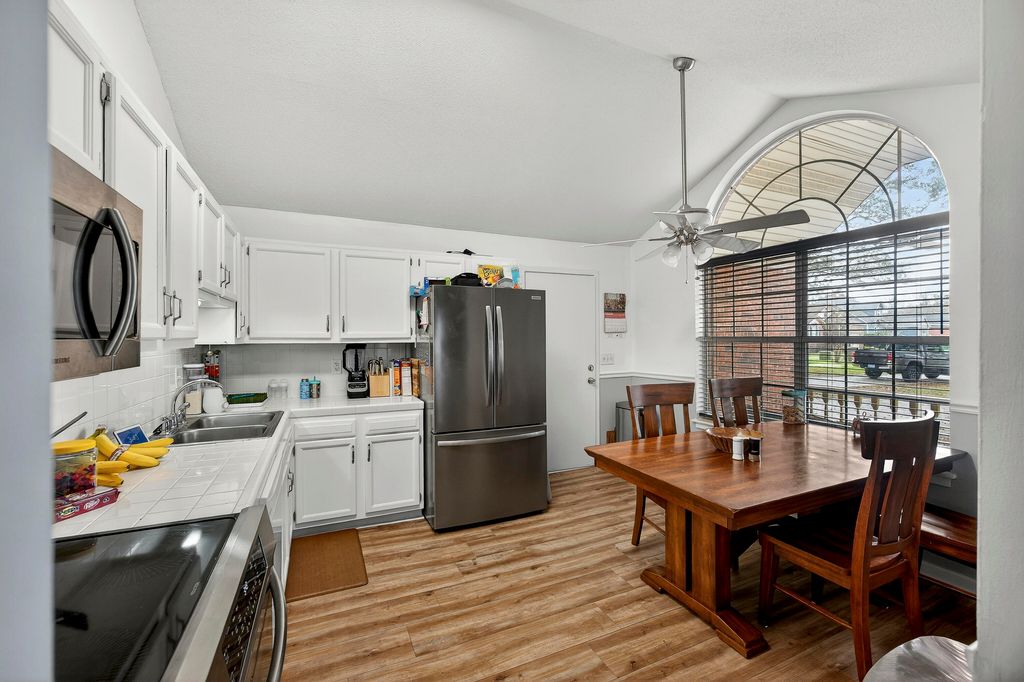 Image 9 of property listing at 2358 Park Stone Drive, Charleston, SC 29414