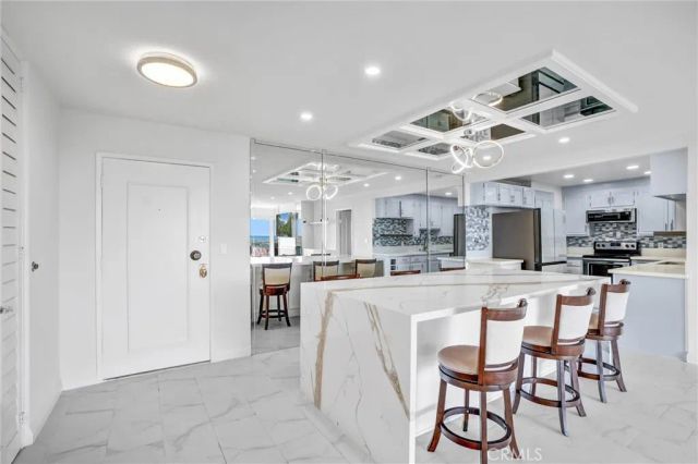 101 Scholz Plaza, Newport Beach, CA 92663