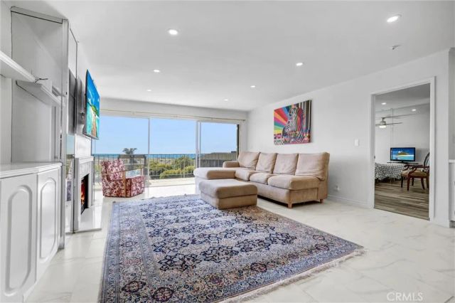 101 Scholz Plaza, Newport Beach, CA 92663