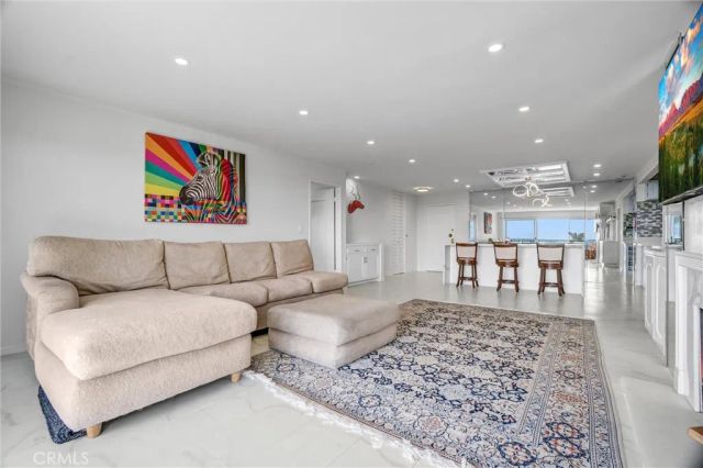 101 Scholz Plaza, Newport Beach, CA 92663