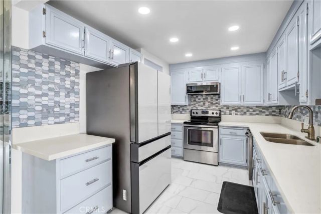 101 Scholz Plaza, Newport Beach, CA 92663