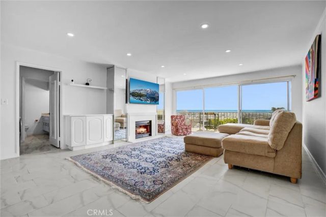 101 Scholz Plaza, Newport Beach, CA 92663