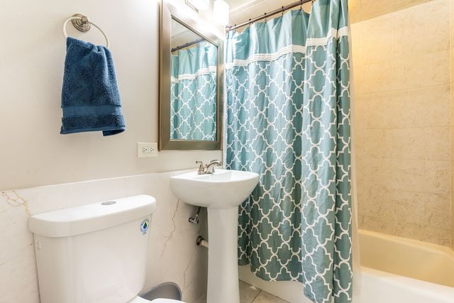 10619 S Sawyer Avenue, Chicago, IL 60655