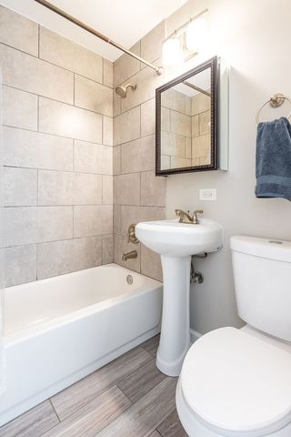 10619 S Sawyer Avenue, Chicago, IL 60655