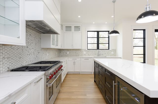 440 Briarhill Road, Glenview, IL 60025