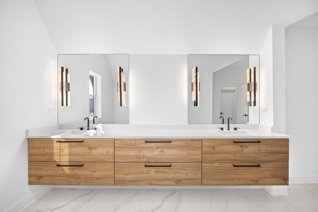 440 Briarhill Road, Glenview, IL 60025