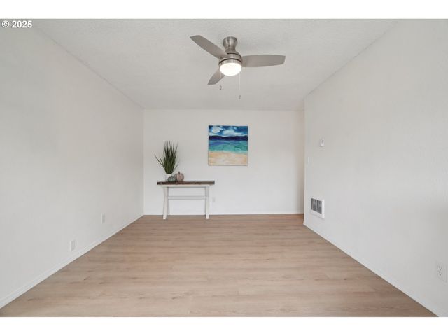 1495 Ne KANE Dr Ne, Gresham, OR 97030