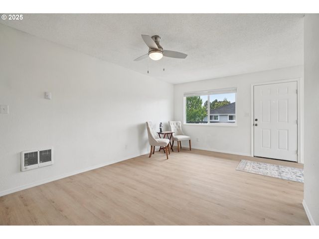 1495 Ne KANE Dr Ne, Gresham, OR 97030