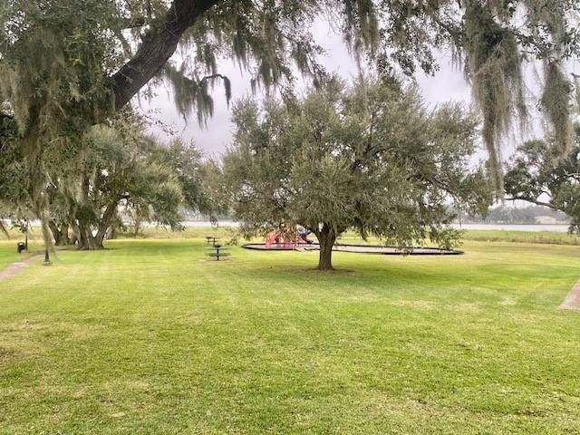 218 Cattle Drive Trail, Angleton, TX 77515