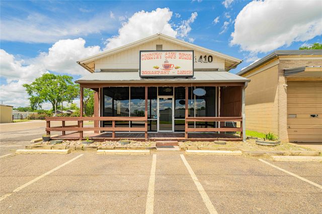 1410 W Ferguson Road, Mt Pleasant, TX 75455