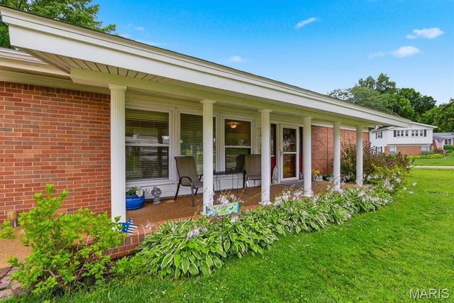 5044 Tealby Lane, St Louis, MO 63128