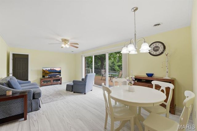 5044 Tealby Lane, St Louis, MO 63128