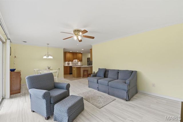 5044 Tealby Lane, St Louis, MO 63128