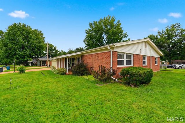 5044 Tealby Lane, St Louis, MO 63128