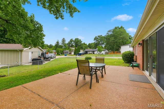 5044 Tealby Lane, St Louis, MO 63128