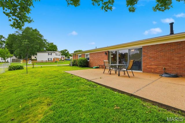 5044 Tealby Lane, St Louis, MO 63128