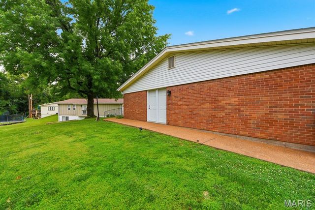 5044 Tealby Lane, St Louis, MO 63128