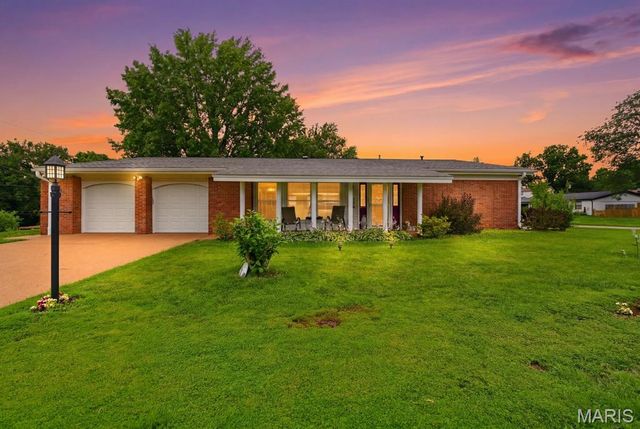 5044 Tealby Lane, St Louis, MO 63128