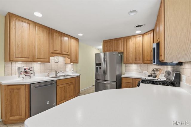 5044 Tealby Lane, St Louis, MO 63128