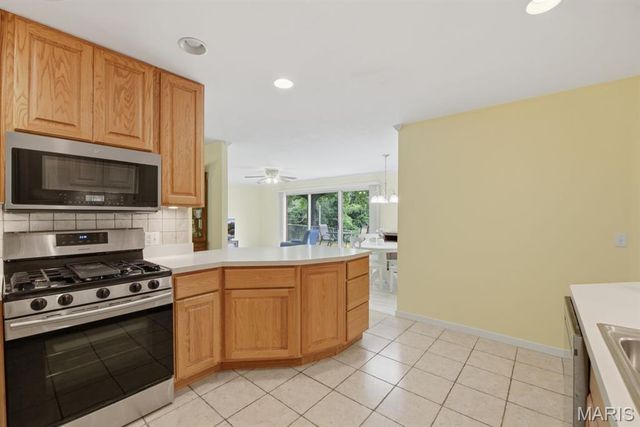 5044 Tealby Lane, St Louis, MO 63128