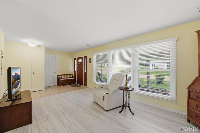 5044 Tealby Lane, St Louis, MO 63128
