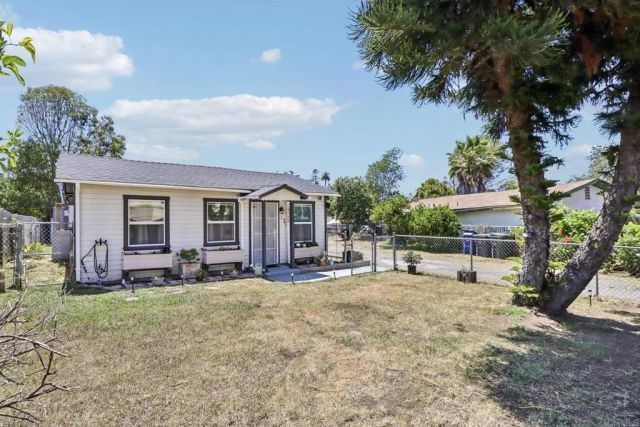 133 Natal Way, Vista, CA 92083